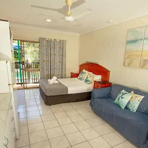 Tropical Palms & 4wd Hire *** Picnic Bay